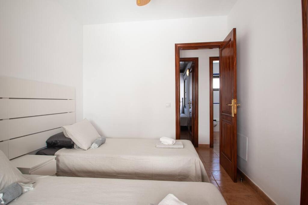 Casa Marlay Spacious, Heated Pool, Bbq & Fast Wi-Fi Only 15 Minutes Walk To Town プラヤ・ブランカ エクステリア 写真