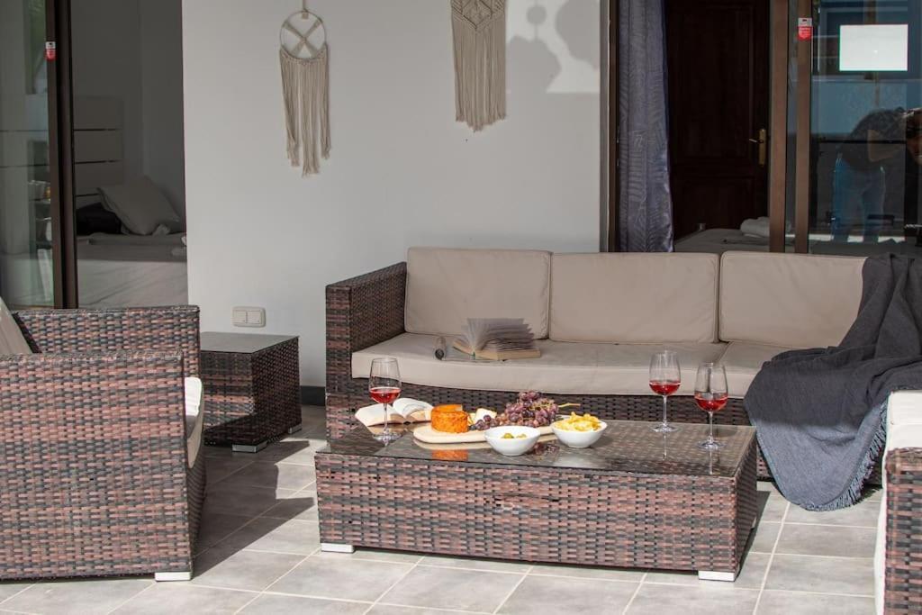 Casa Marlay Spacious, Heated Pool, Bbq & Fast Wi-Fi Only 15 Minutes Walk To Town プラヤ・ブランカ エクステリア 写真