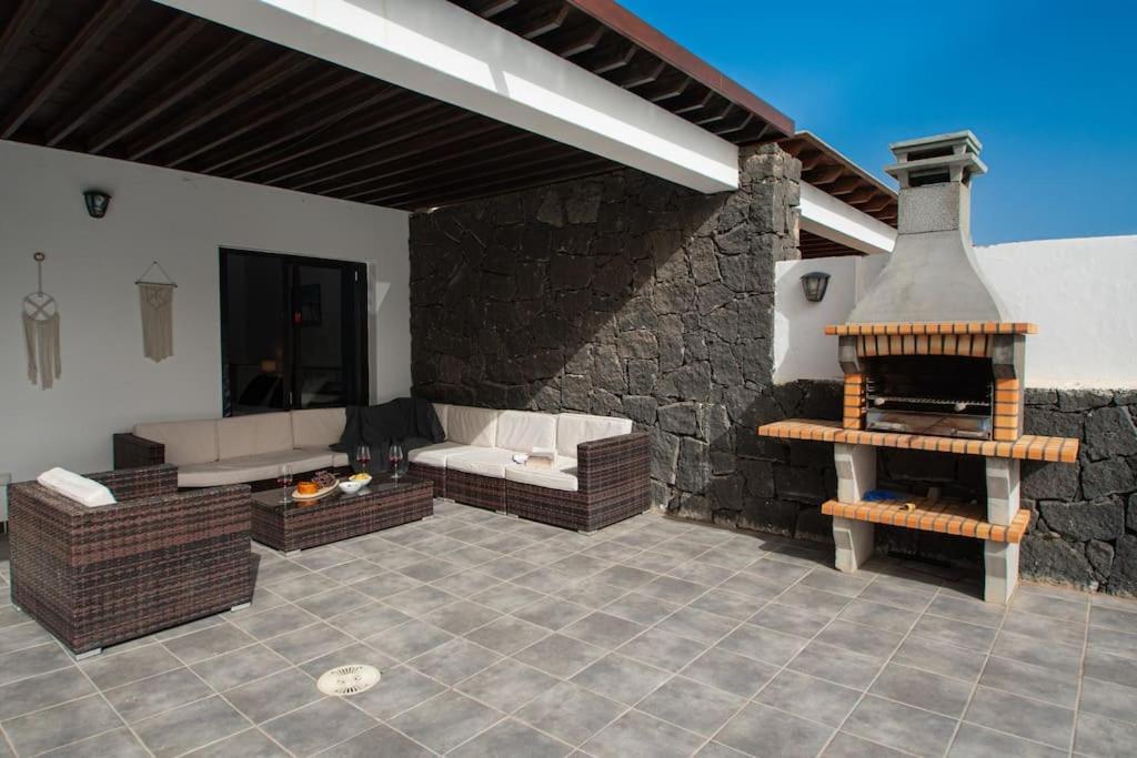 Casa Marlay Spacious, Heated Pool, Bbq & Fast Wi-Fi Only 15 Minutes Walk To Town プラヤ・ブランカ エクステリア 写真