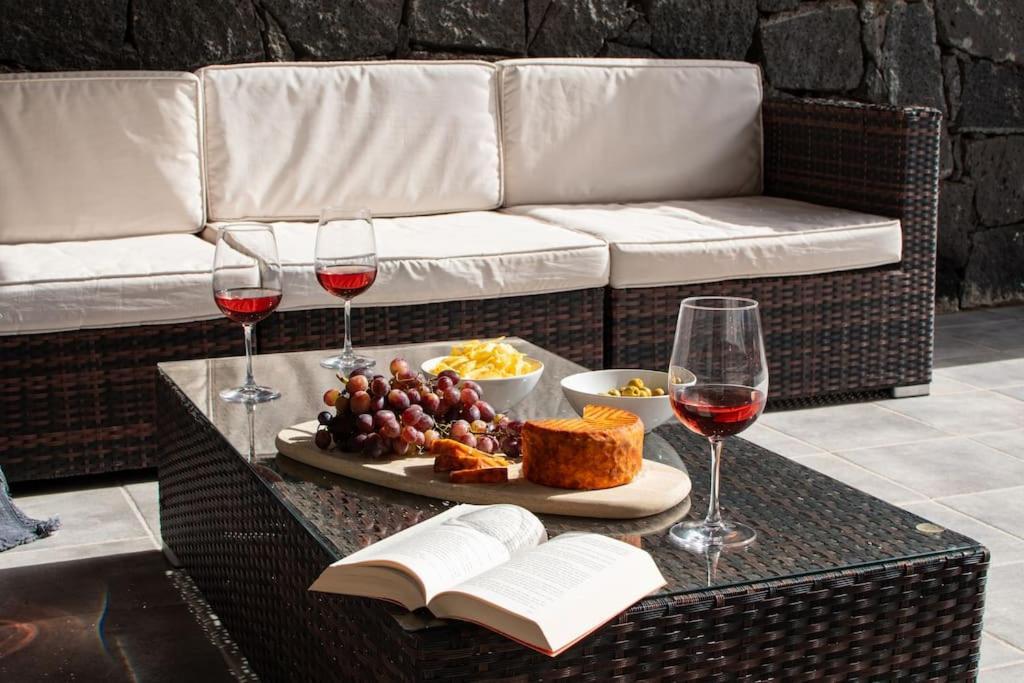 Casa Marlay Spacious, Heated Pool, Bbq & Fast Wi-Fi Only 15 Minutes Walk To Town プラヤ・ブランカ エクステリア 写真
