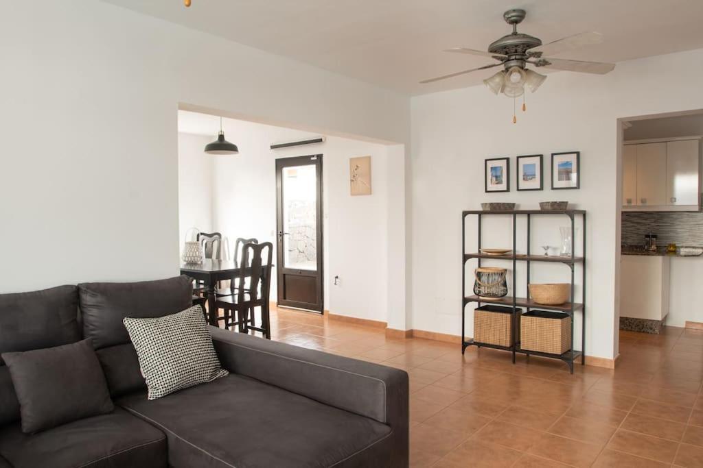 Casa Marlay Spacious, Heated Pool, Bbq & Fast Wi-Fi Only 15 Minutes Walk To Town プラヤ・ブランカ エクステリア 写真