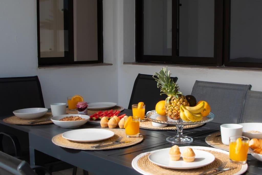 Casa Marlay Spacious, Heated Pool, Bbq & Fast Wi-Fi Only 15 Minutes Walk To Town プラヤ・ブランカ エクステリア 写真