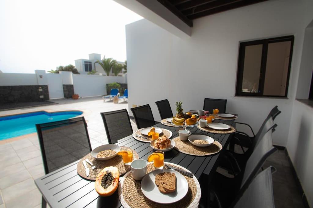 Casa Marlay Spacious, Heated Pool, Bbq & Fast Wi-Fi Only 15 Minutes Walk To Town プラヤ・ブランカ エクステリア 写真