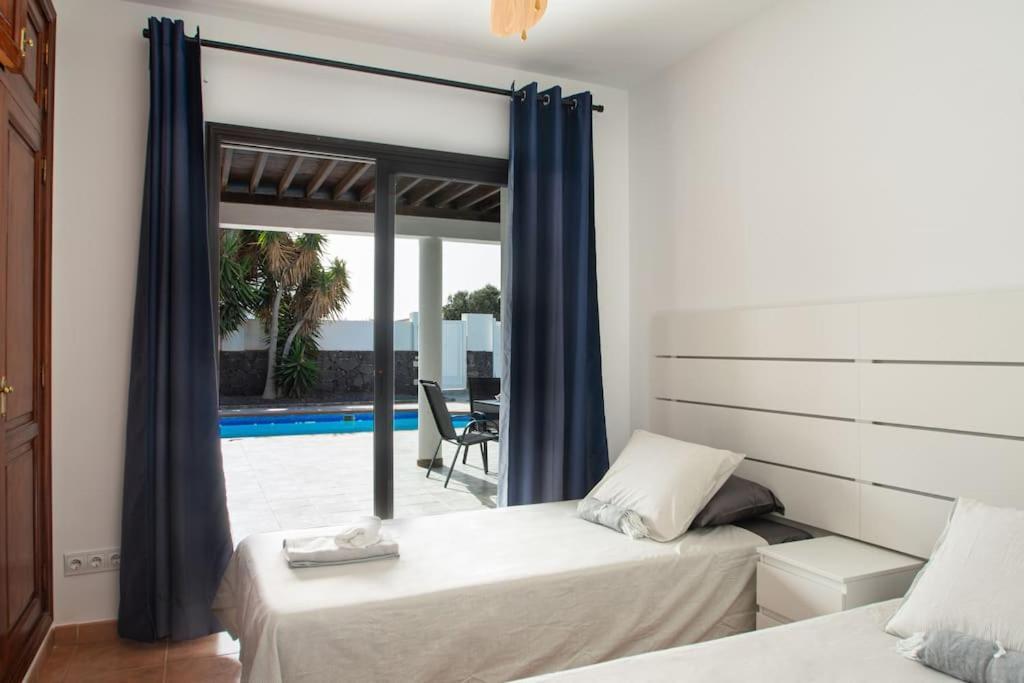 Casa Marlay Spacious, Heated Pool, Bbq & Fast Wi-Fi Only 15 Minutes Walk To Town プラヤ・ブランカ エクステリア 写真