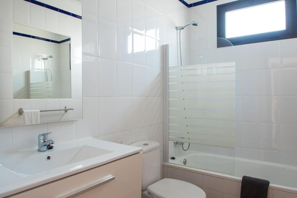 Casa Marlay Spacious, Heated Pool, Bbq & Fast Wi-Fi Only 15 Minutes Walk To Town プラヤ・ブランカ エクステリア 写真