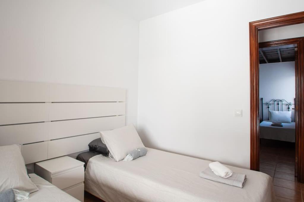 Casa Marlay Spacious, Heated Pool, Bbq & Fast Wi-Fi Only 15 Minutes Walk To Town プラヤ・ブランカ エクステリア 写真