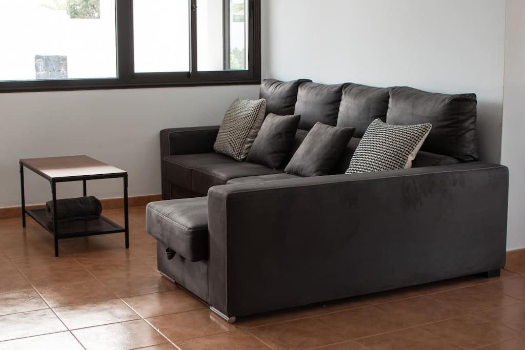 Casa Marlay Spacious, Heated Pool, Bbq & Fast Wi-Fi Only 15 Minutes Walk To Town プラヤ・ブランカ エクステリア 写真
