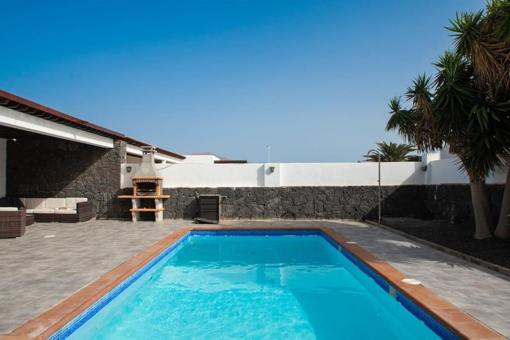 Casa Marlay Spacious, Heated Pool, Bbq & Fast Wi-Fi Only 15 Minutes Walk To Town プラヤ・ブランカ エクステリア 写真