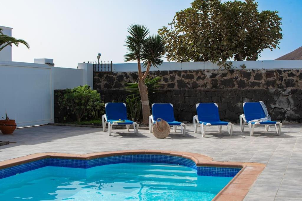Casa Marlay Spacious, Heated Pool, Bbq & Fast Wi-Fi Only 15 Minutes Walk To Town プラヤ・ブランカ エクステリア 写真
