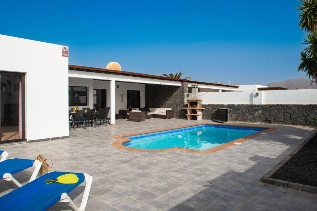 Casa Marlay Spacious, Heated Pool, Bbq & Fast Wi-Fi Only 15 Minutes Walk To Town プラヤ・ブランカ エクステリア 写真