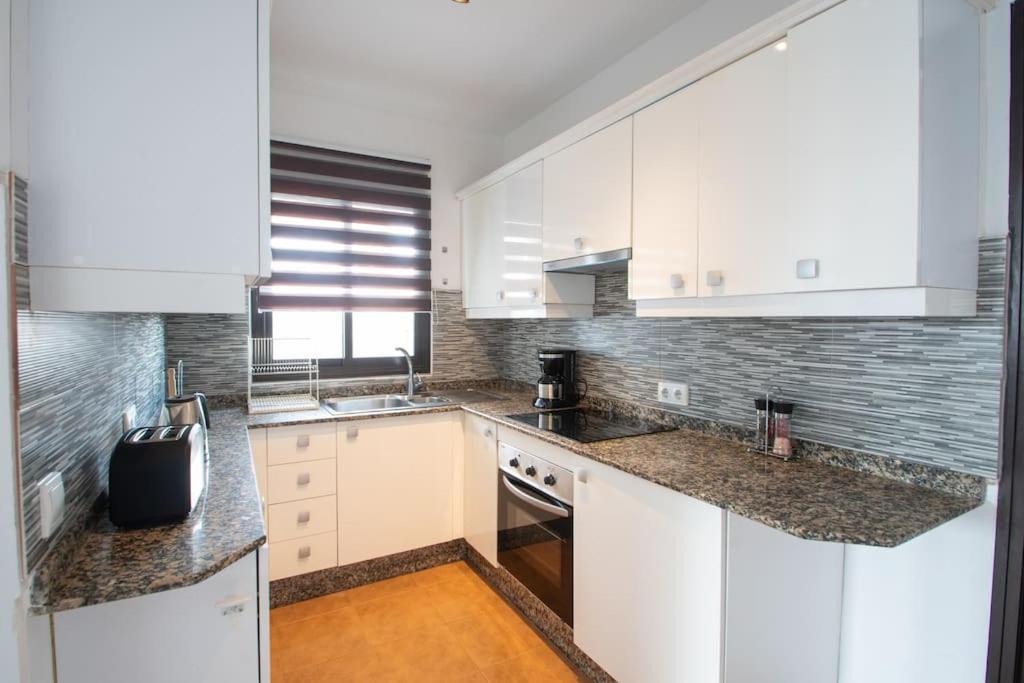 Casa Marlay Spacious, Heated Pool, Bbq & Fast Wi-Fi Only 15 Minutes Walk To Town プラヤ・ブランカ エクステリア 写真